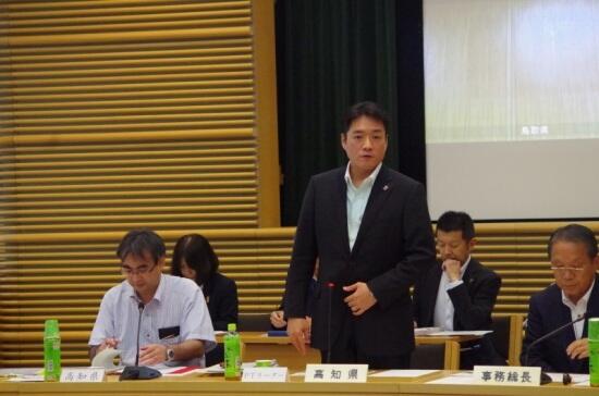 画像：尾﨑次世代育成支援対策プロジェクトチームリーダー（高知県知事）